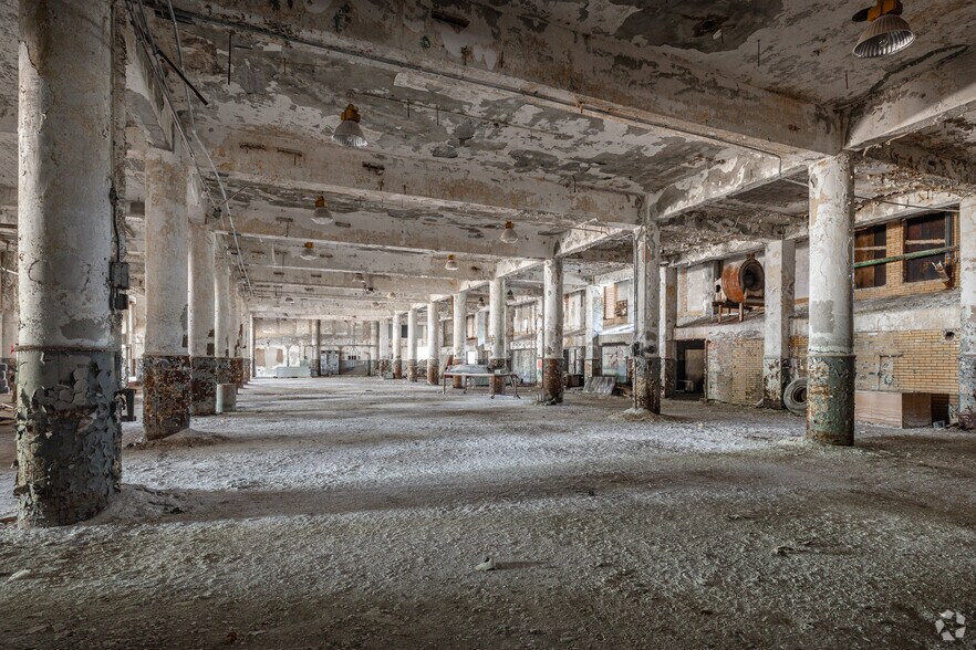 More Photos Of 40 E Garfield Blvd, Chicago Flex For Sale