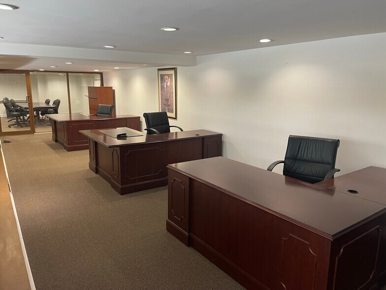 More Photos Of 107 W Michigan Ave, Kalamazoo Office For Lease