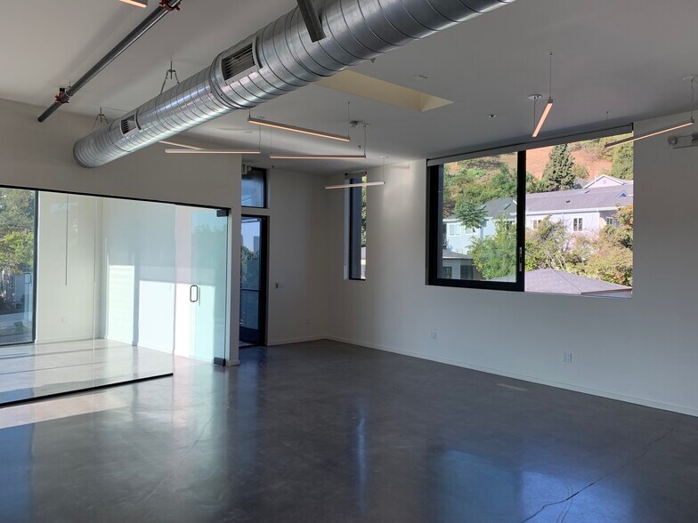 More Photos Of 2219 Aaron St, Los Angeles Loft Creative Space For Lease