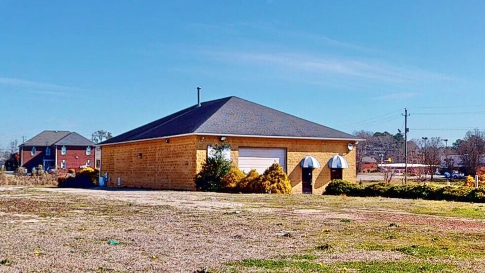 More Photos Of 111 Bank St, Sanford Flex For Lease