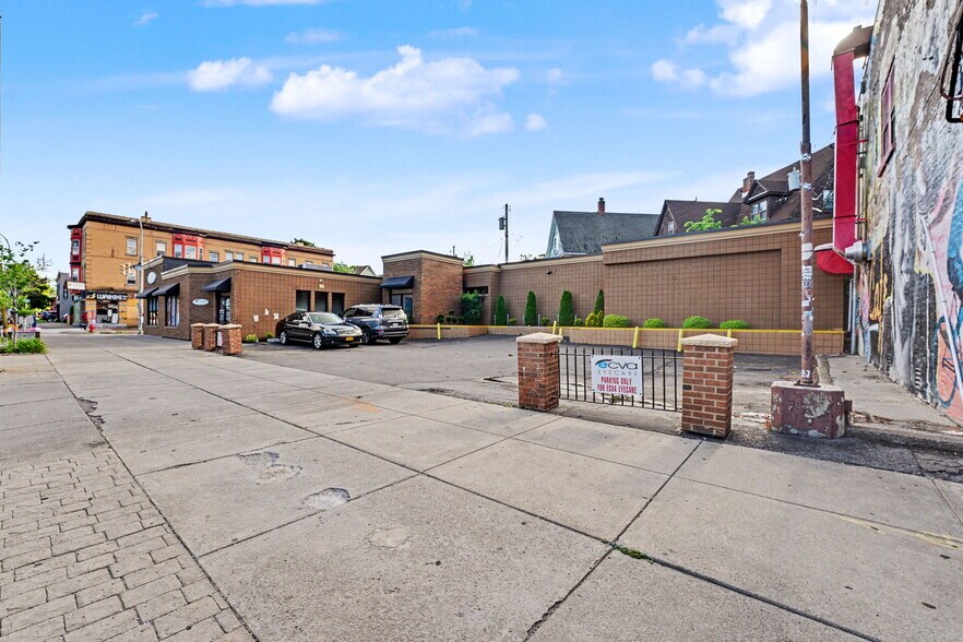 More Photos Of 932 Elmwood Ave, Buffalo Flex For Sale