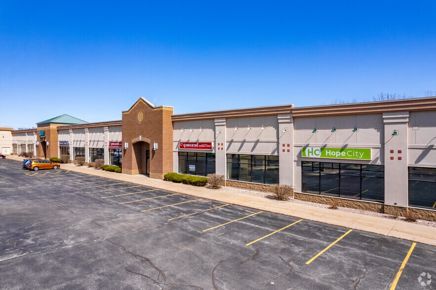 More Photos Of 1758-1920 N Casaloma Dr, Appleton Unknown For Lease