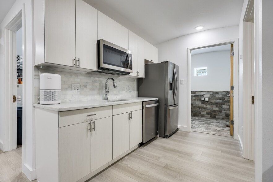 More Photos Of 2000 Windy Ter, Cedar Park Warehouse For Sale