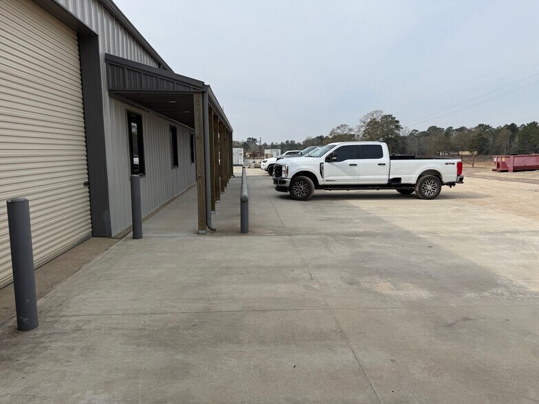 More Photos Of 11192 Meador Rd, Willis Warehouse For Sale