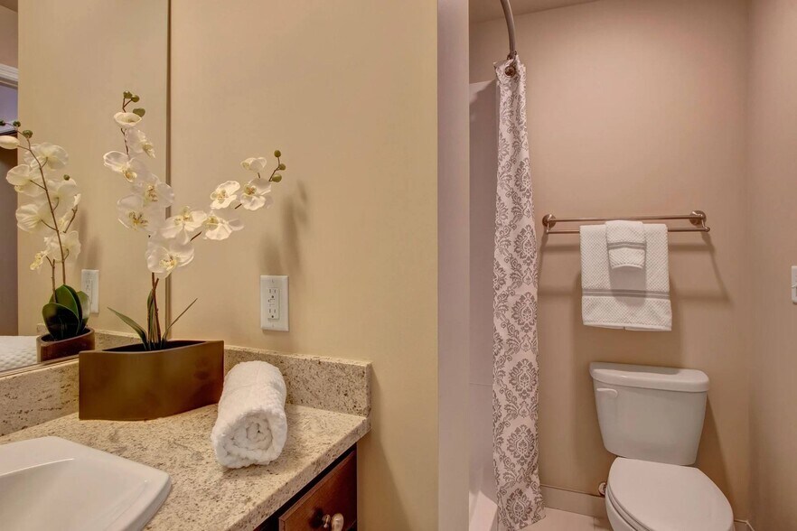 More Photos Of 8617 Edinbrook Xing, Brooklyn Park Apartments For Sale