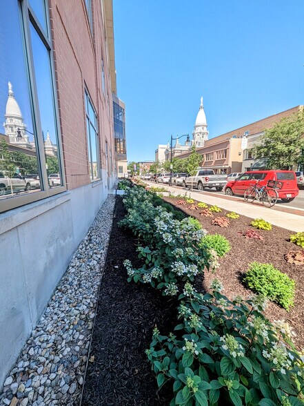 More Photos Of 415 Columbia St, Lafayette Office For Sale