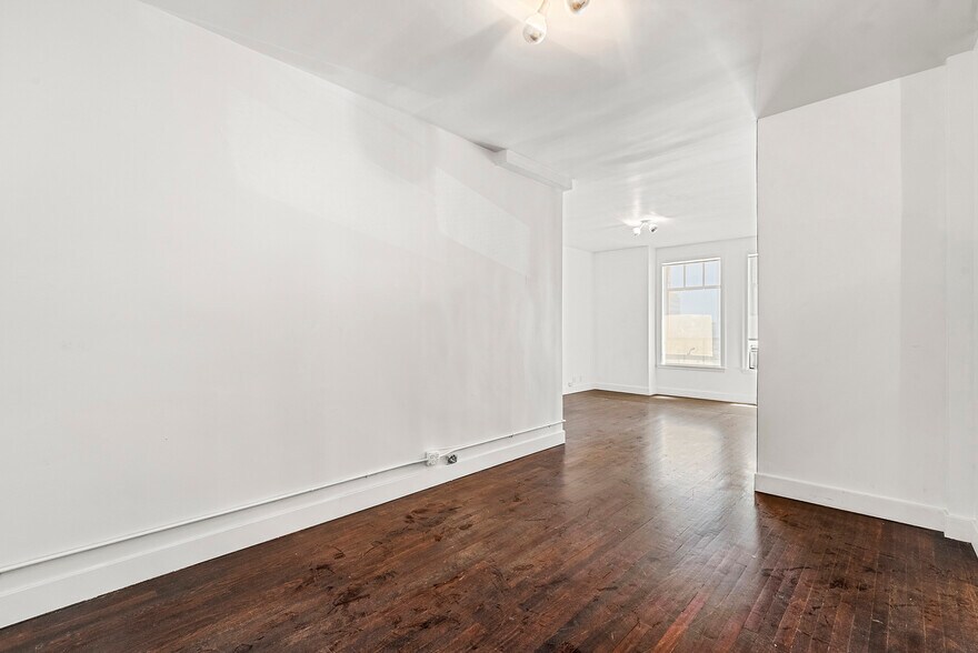 More Photos Of 6400-6404 Hollywood Blvd, Los Angeles Office For Sale
