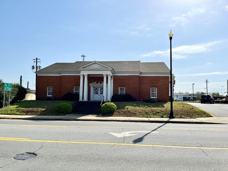 Primary Photo Of 216 N Camellia Blvd, Fort Valley Office For Sale