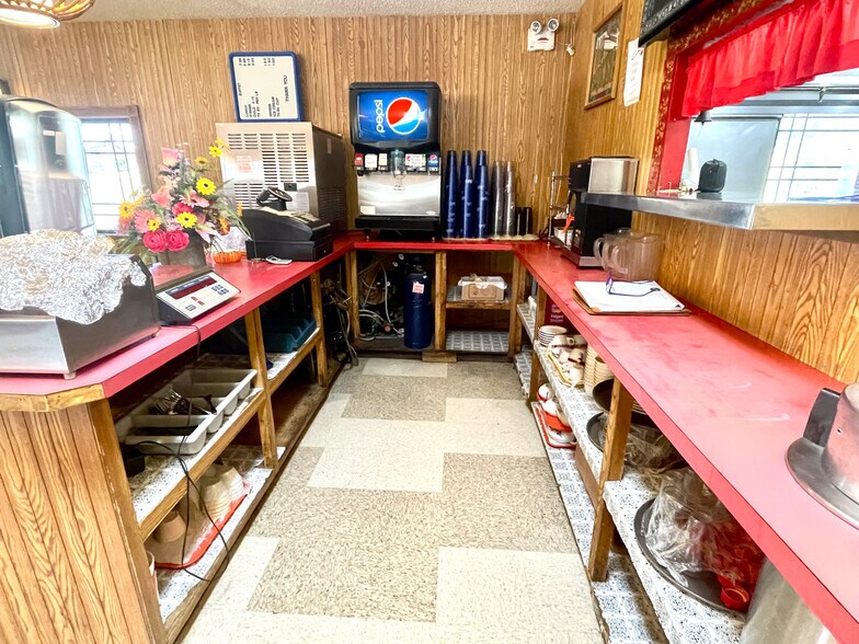More Photos Of 924 N Main St, Mountain Grove Restaurant For Sale