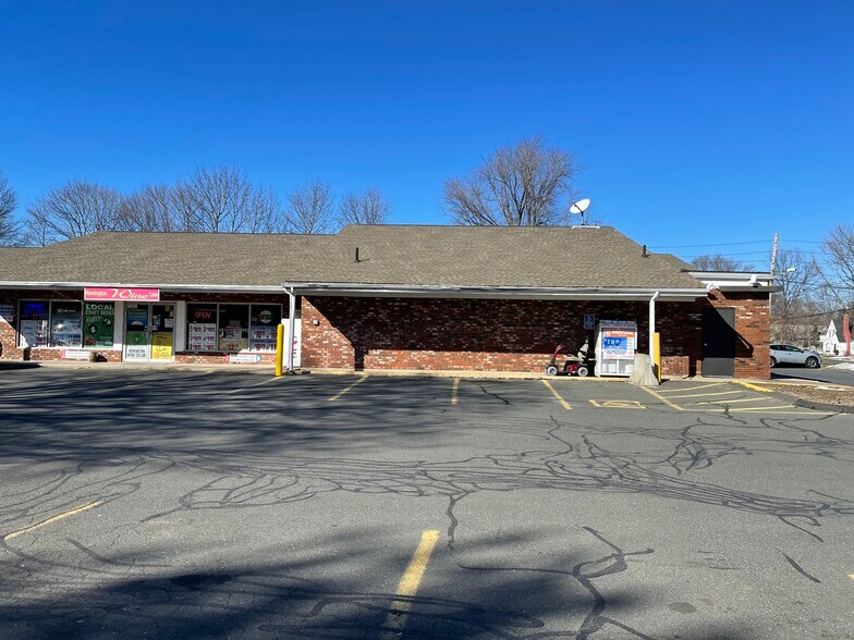 More Photos Of 337 Willard Ave, Newington Freestanding For Lease