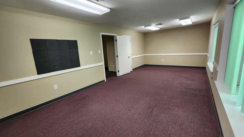 More Photos Of 901 Route 168, Turnersville Office For Lease