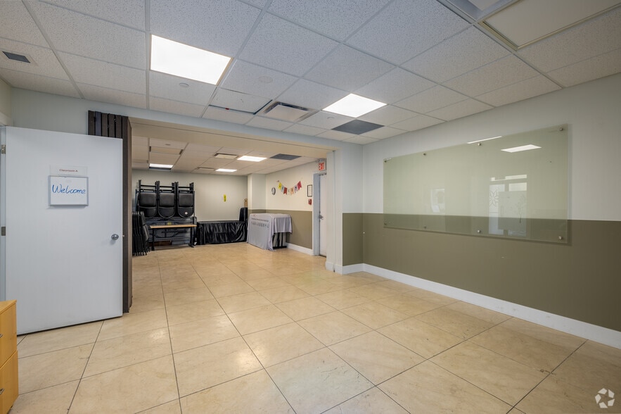 More Photos Of 1406 Centre St NE, Calgary Apartments For Sale