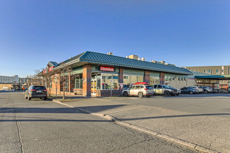 More Photos Of 808 Harney St, Vancouver Storefront Retail Office For Lease
