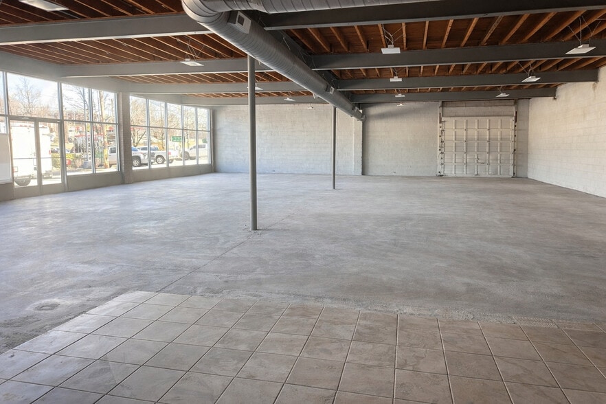 More Photos Of 1048 Patton Ave, Asheville Storefront For Lease