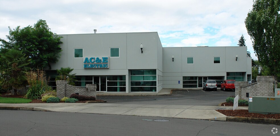 More Photos Of 3535 Del Webb Ave NE, Salem Warehouse For Lease