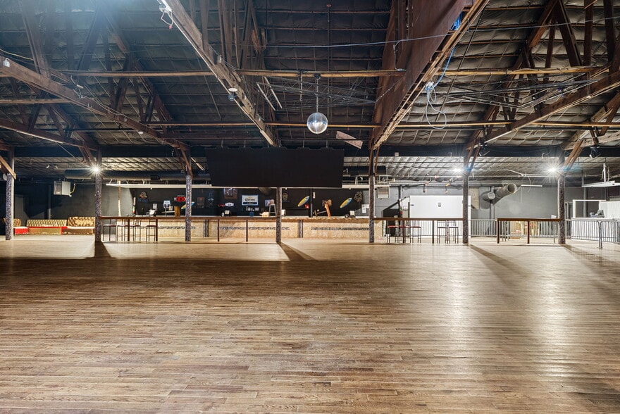 More Photos Of 13087 Hwy 271 N, Tyler Sports And Entertainment For Lease