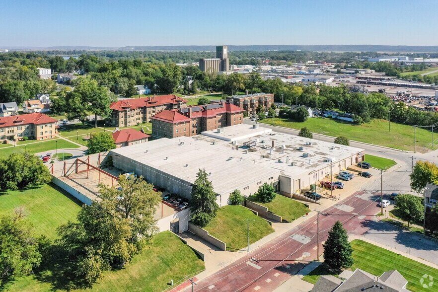 More Photos Of 2002 N 16th St, Omaha Manufacturing For Sale