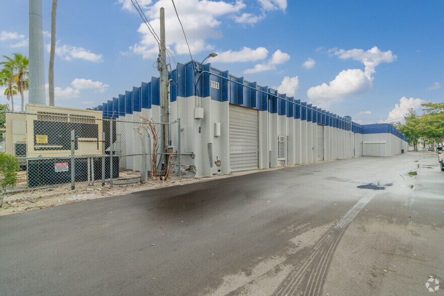 More Photos Of 1111 SW 21st Ave, Fort Lauderdale Warehouse For Lease