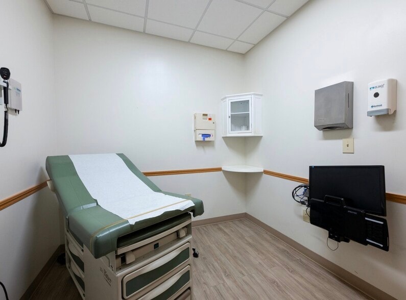 More Photos Of 129 7th Ave, Charleston Office For Sale