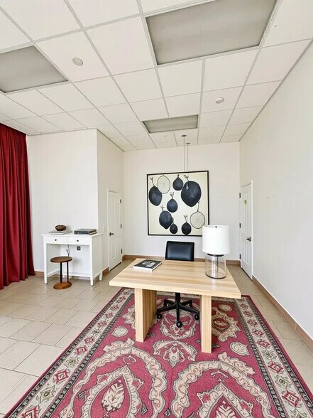 More Photos Of 33 E 8th St, Newport General Retail For Lease