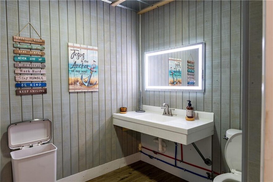 More Photos Of 3300 Norwich St, Brunswick Restaurant For Sale