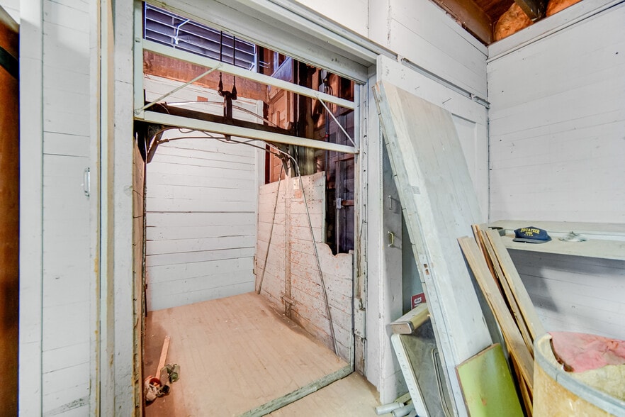 More Photos Of 15300 Greenwood Rd, South Holland Manufacturing For Sale