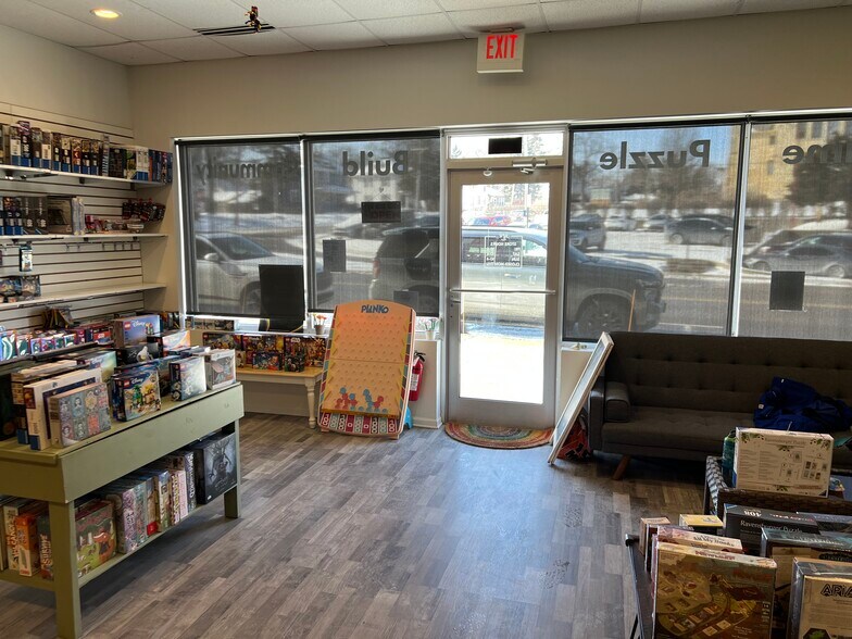 More Photos Of 1118 N Green St, McHenry Apartments For Lease