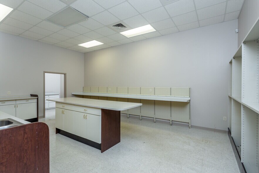 More Photos Of 16 Gosnell, Staunton Medical For Sale