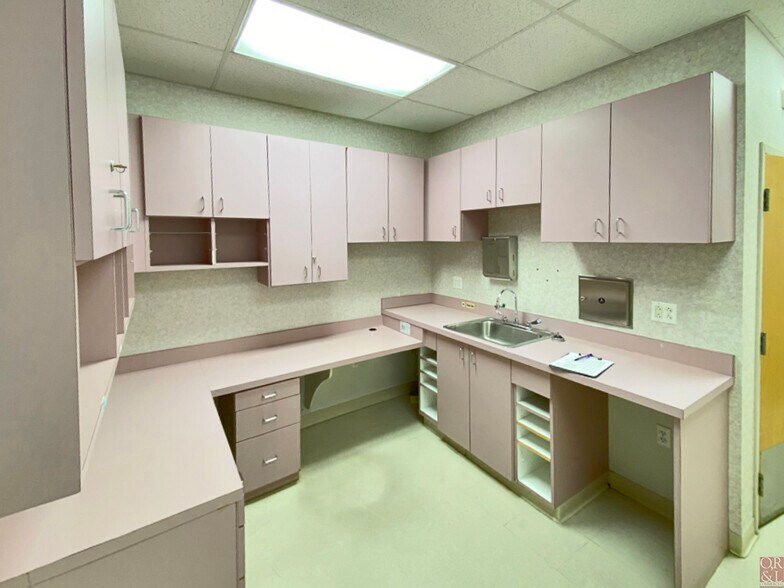 More Photos Of 1260 Silas Deane Hwy, Wethersfield Medical For Lease