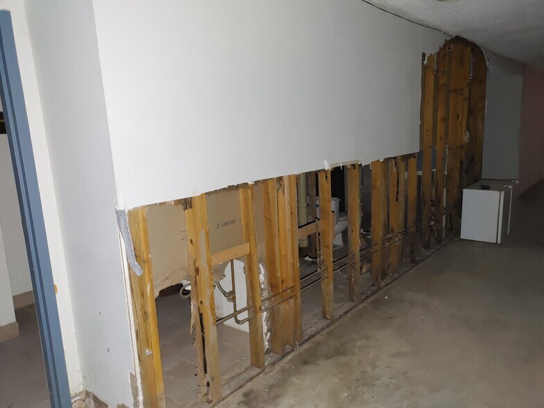 More Photos Of 300 S 3rd, Quincy Hotel For Sale