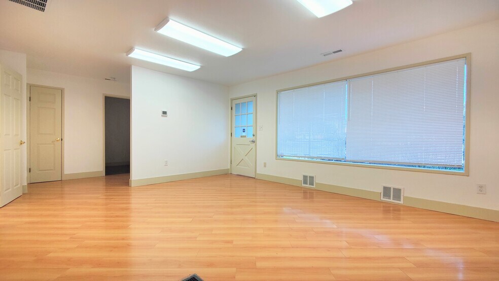 More Photos Of 12208-12222 SE Market St, Portland Office For Lease