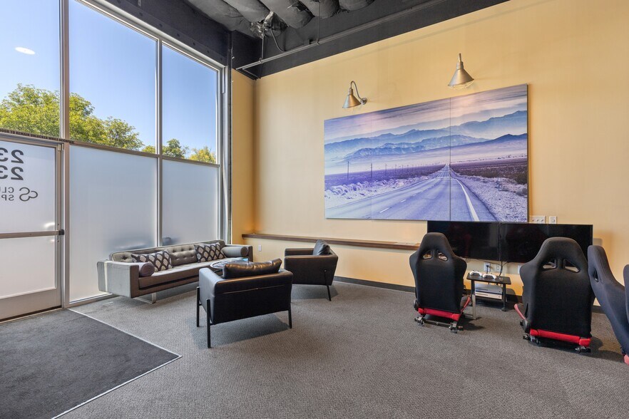 More Photos Of 521 Charcot Ave, San Jose Showroom For Sale