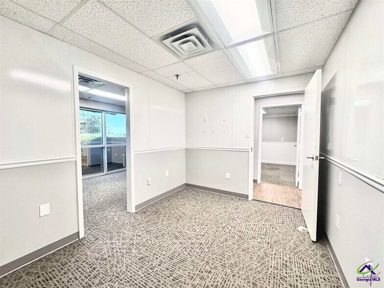 More Photos Of 801 Valley Dr, Perry Distribution For Lease