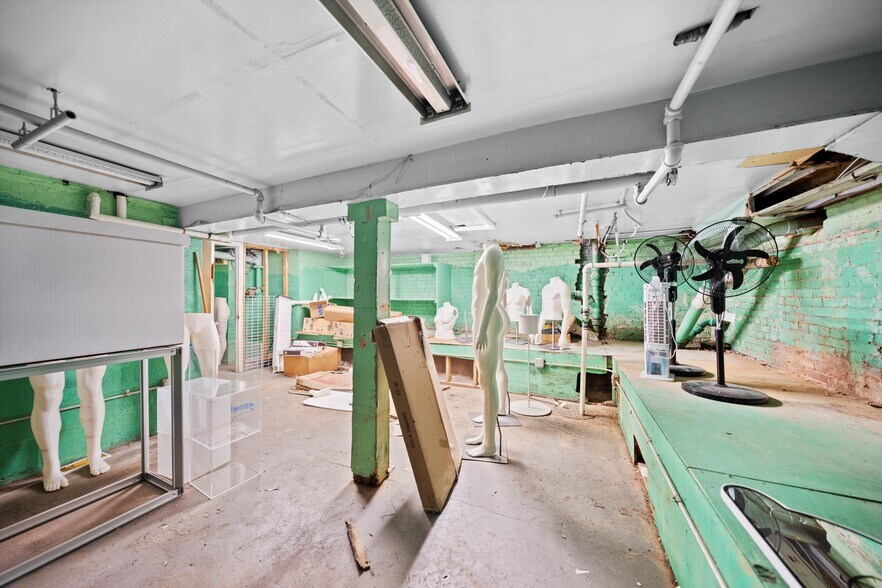 More Photos Of 3135 M St NW, Washington Storefront For Lease