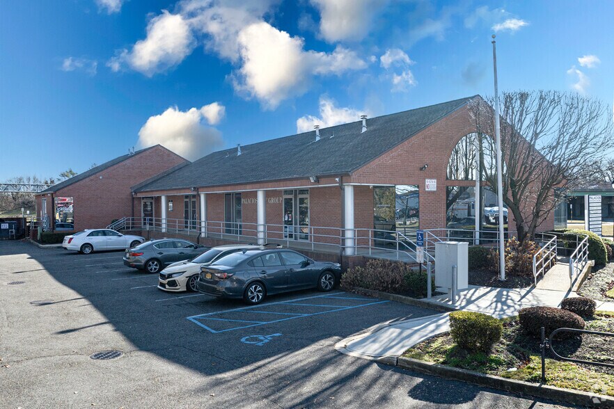 More Photos Of 160 Howells Rd, Bay Shore Medical For Lease