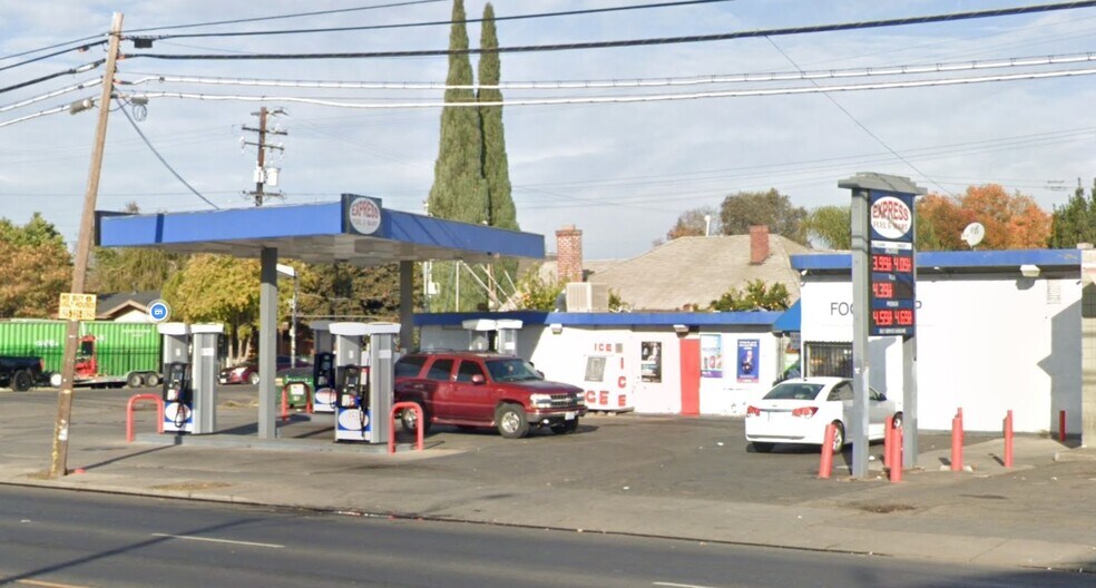 Primary Photo Of 701 E Dr Martin Luther King Jr Blvd, Stockton Service Station For Sale