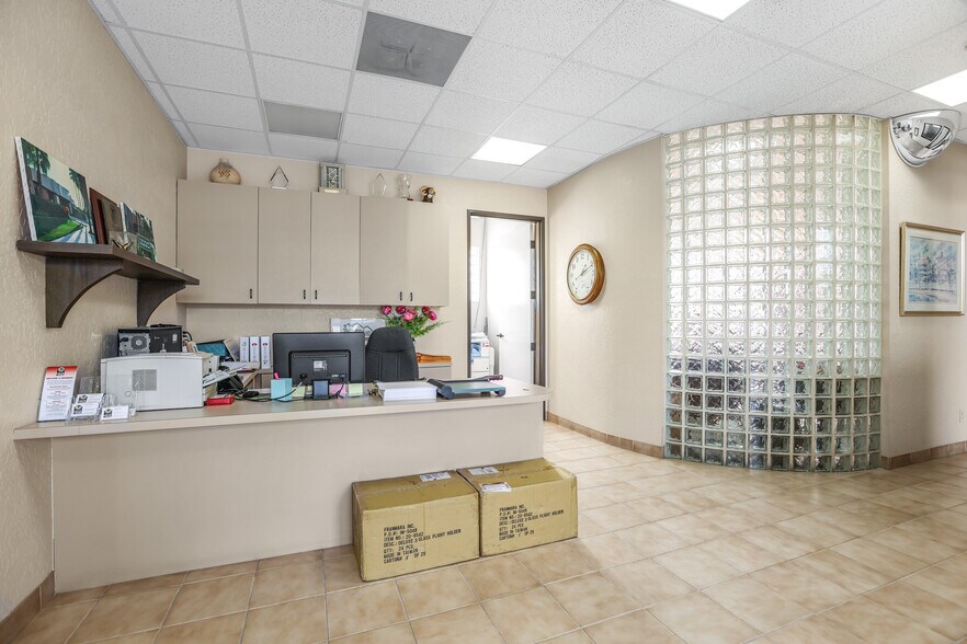 More Photos Of 2100 E Tahquitz Canyon Way, Palm Springs Medical For Lease