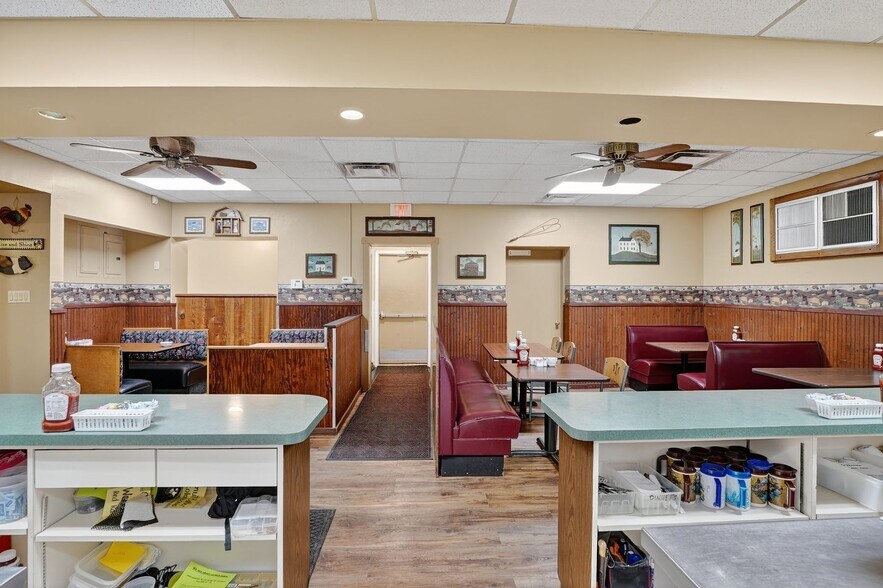 More Photos Of 550 McKeesport Rd, Elizabeth Freestanding For Sale