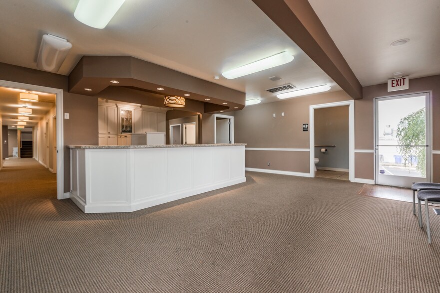 More Photos Of 106 E 2nd St, Molalla Medical For Sale