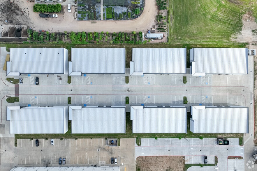 More Photos Of 282 Bucees Blvd, Katy Unknown For Lease