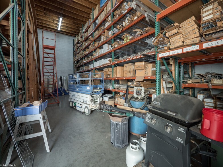 More Photos Of 1730 W Buchanan St, Phoenix Warehouse For Lease