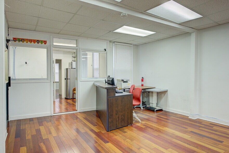 More Photos Of 12015 Liberty Ave, South Richmond Hill Storefront Retail Office For Lease