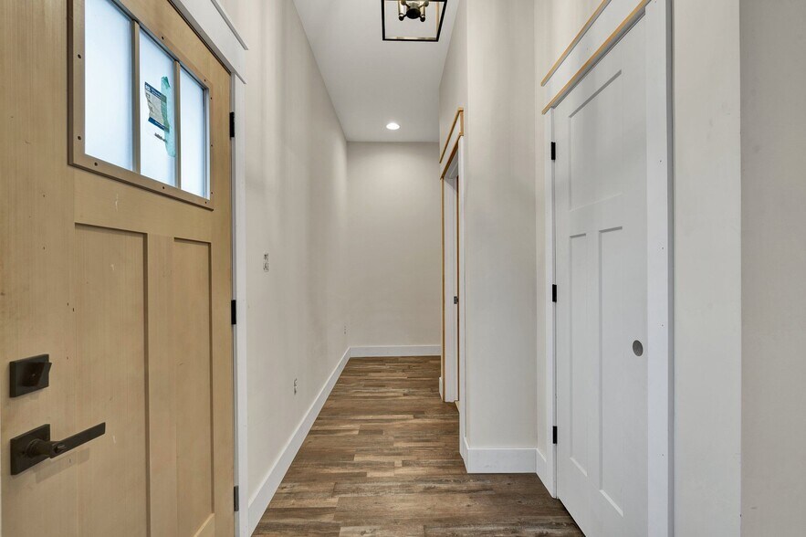 More Photos Of 1050 Whisperwood Trl NE, Cleveland Light Distribution For Sale