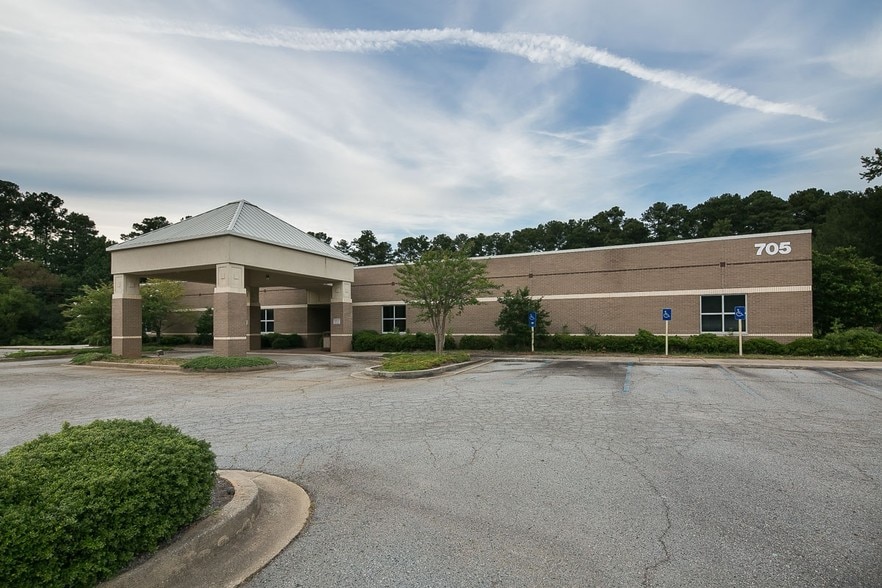 More Photos Of 705 Breedlove Dr, Monroe Medical For Lease