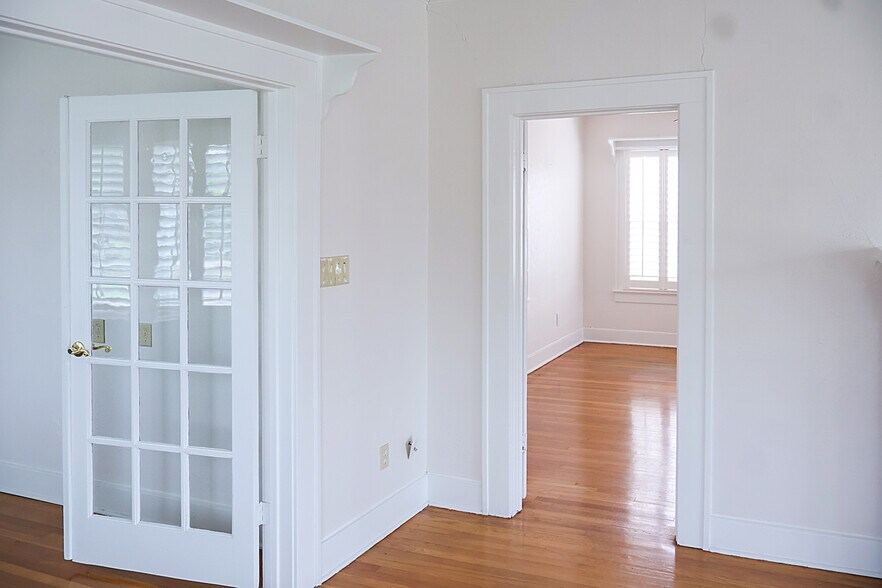 More Photos Of 1205 Main St, Garland Office For Lease
