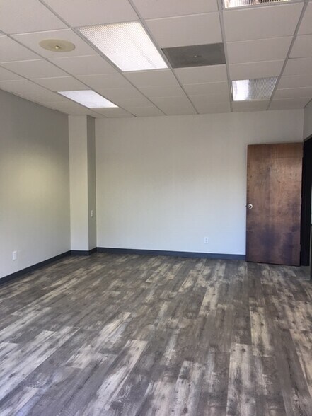 More Photos Of 509 Mineral Trace, Birmingham Light Distribution For Lease