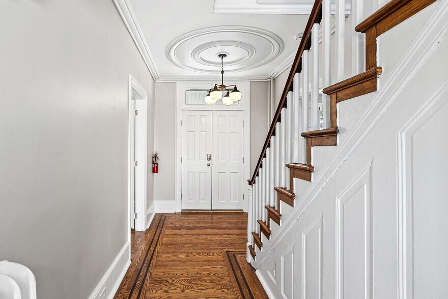 More Photos Of 37 E Germantown Pike, Plymouth Meeting Office For Sale