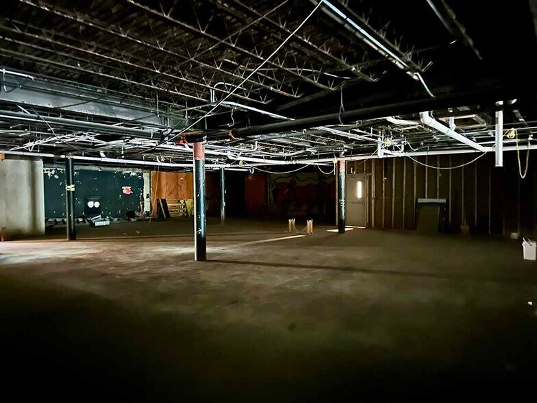 More Photos Of 309 E Main St, Johnson City Office For Sale