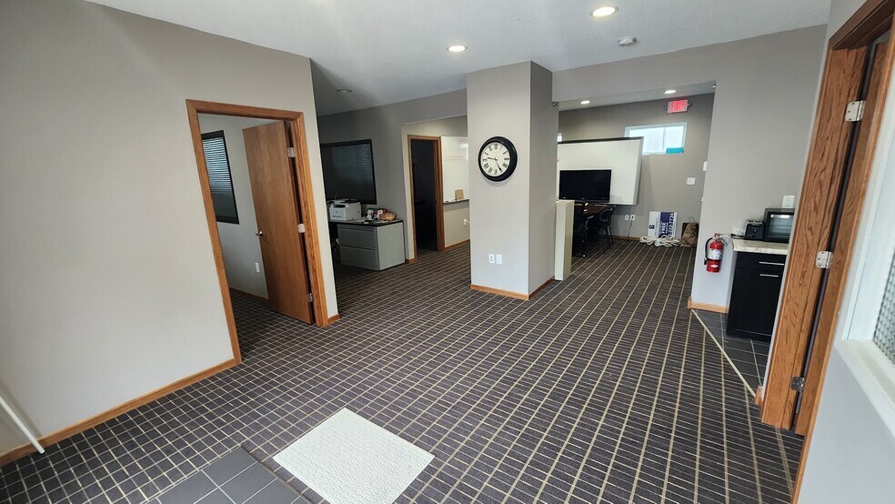 More Photos Of 444 N 12th Ave N, South Saint Paul Office For Lease