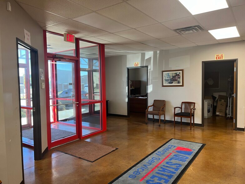More Photos Of 5300 SW 33rd St, Oklahoma City Manufacturing For Lease
